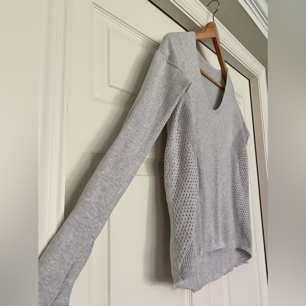 {Lululemon} Still Movement Sweater in Heathered Nimbus - Women's 4 - Picture 4 of 8